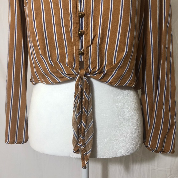 button down crop top - Picture 3 of 6